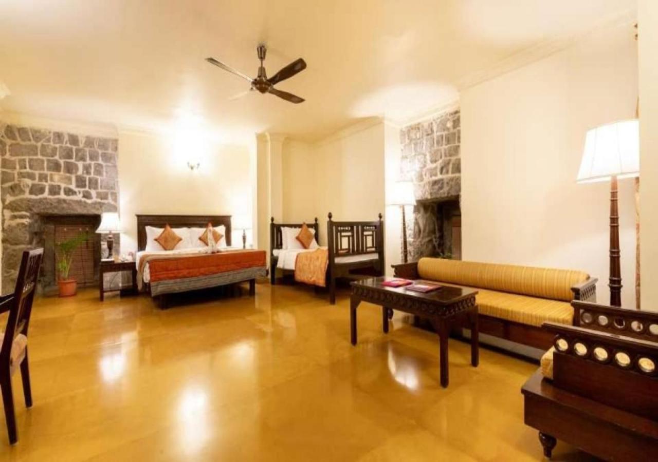 Fort Jadhavgadh -A Gadh Heritage Hotel Sasvad Exterior foto
